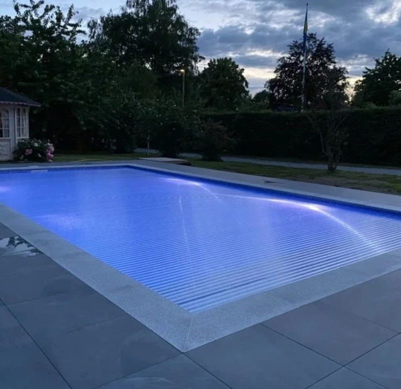 Kamień brzegowy - obrzeże basenowe granitowe 100x35x2 Bullnose 171440