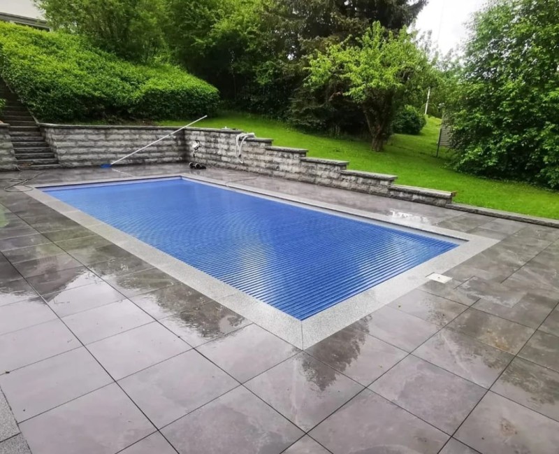 Kamień brzegowy - obrzeże basenowe granitowe 100x35x2 Bullnose 171442