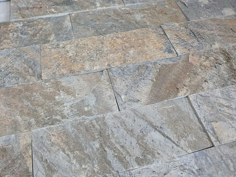 Kamień elewacyjny-dekoracyjny  kwarcytowy Deoli Green Brick 10x30 171519
