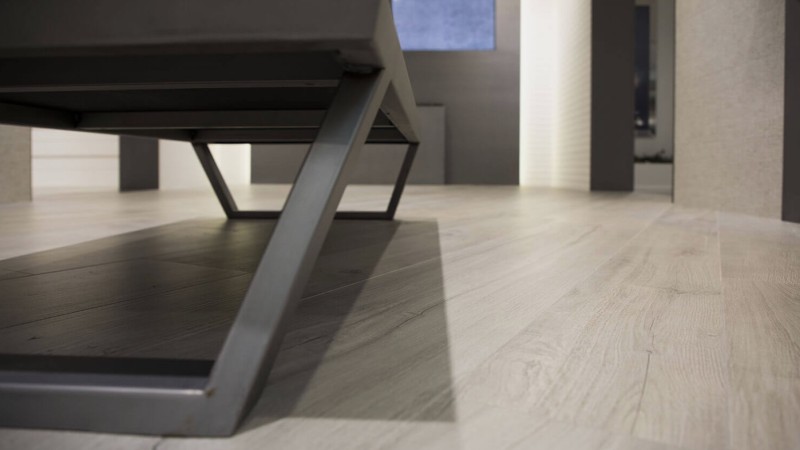 Płytki drewno sęki szary beż Porcelanosa Manhattan Maple 19,3x180 15574