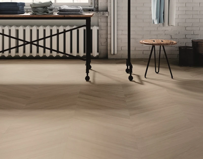 emil-ceramica-sleek-wood-white-chevron-nat.-11x54-efcy-plytki-drewnopodobne.  .webp