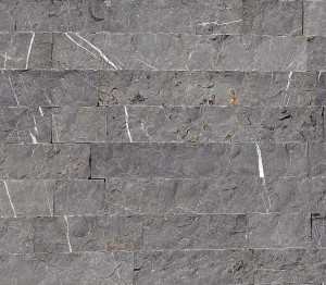 Płytka elewacyjna mramurowa szara Mount Grey łupana wys. 7 cm