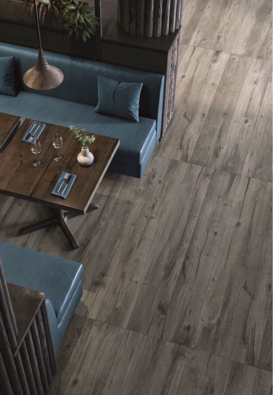 Gres długi drewno sęki naturalne drewno parkiet grafit Flaviker Nordik Wood Smoked PF60003675 26x200 77888