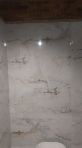 Płytki biały kremowy marmur zlota żyła Aragona 59,5x119,5 ir