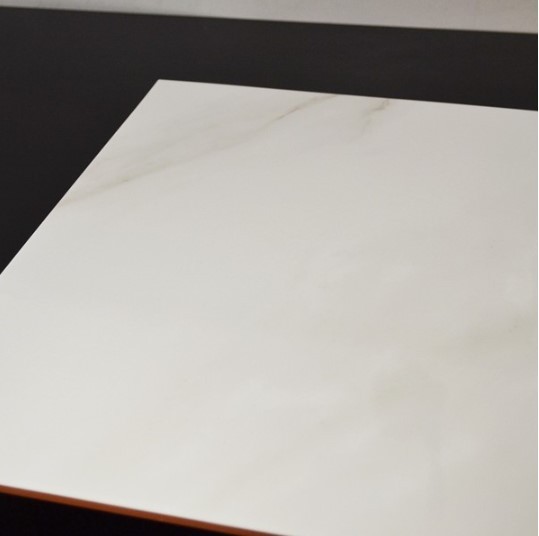 Płytki marmuropodobne białe Geotiles Agora Blanco 45x45 dms 46006