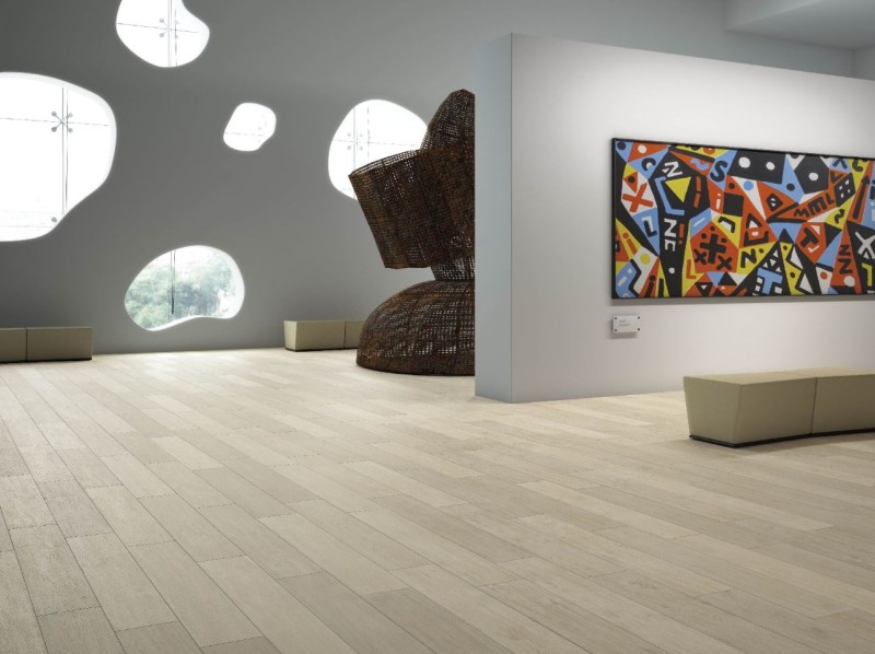 Płytki drewno podłogowe jasno beżowe salon Saloni Vancouver Arce ZM4991 20x120 83549