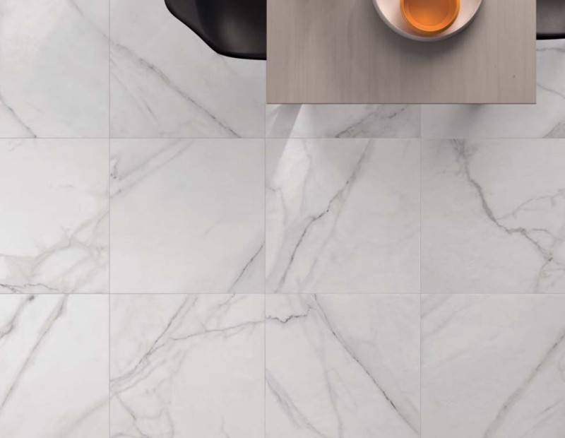 Płytki marmur białe z delikatną szaro- czarną żyłą Flaviker Supreme Statuario Royal Anticato SP6110P 60x120 tr 36551