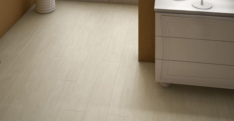 Płytki drewno podłogowe jasno beżowe salon Saloni Vancouver Arce ZM4991 20x120 83551
