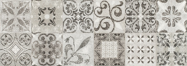 Miska ceramiczna w kształcie sowy, z kolorowym wzorem na brzuszku, na tle drewnianego stołu.