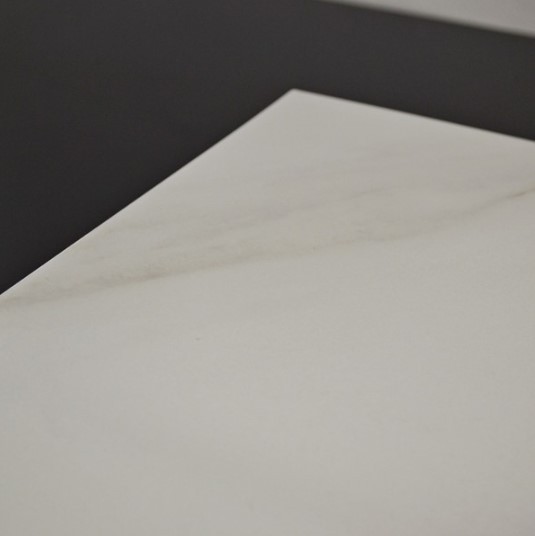 Płytki marmuropodobne białe Geotiles Agora Blanco 45x45 dms 46005