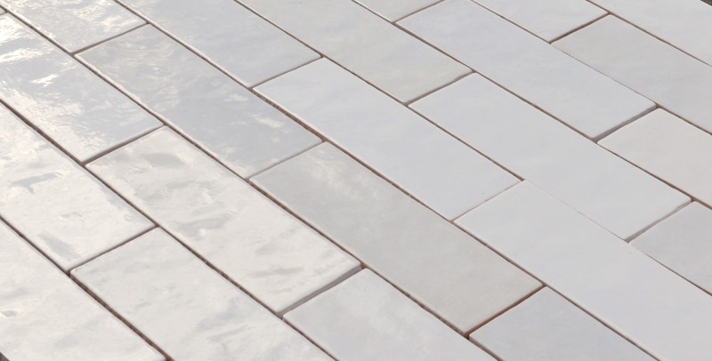 Płytki-cegiełki szarez nierówną strukturą Equipe Artisan White 6,5x20 crp, dms,ir 99354
