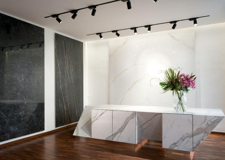 Płytki duże lustrzane odbicie biały marmur z rysunkiem Laminam I Naturali Bianco Statuario Venato Book Match 5 100x300 48031